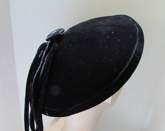 Vintage Hat Mid Century Black Velvet Exaggerated Beret Disc Shape Dangling Velvet Bow Carson Pirie Scott