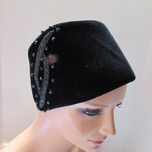 Mid Century Black Velvet Toque Hat Black Bead Trim Vintage Hats Marshall Field Co Vintage Fashions