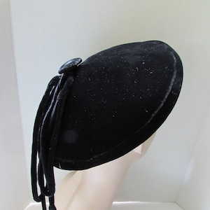 Vintage Hat Mid Century Black Velvet Exaggerated Beret Disc Shape Dangling Velvet Bow Carson Pirie Scott