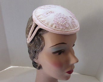 Vintage Hats Cap Topper Pink Chiffon Lace Appliques Faux Pear Decorations Mid Century Design Summer Hat Spring Hat Bridal Cap