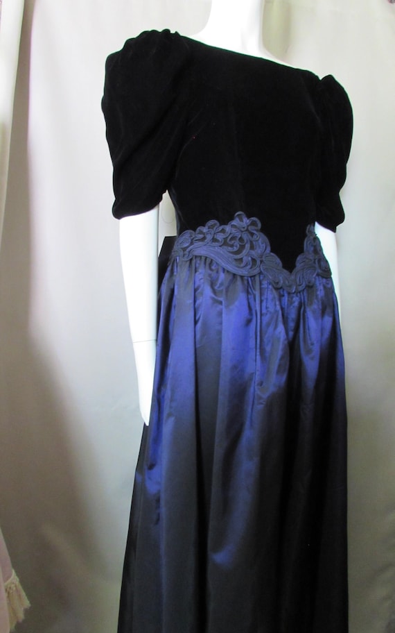white and navy dress Sail to Sable Sleeveless Classic Knit Tunic Dress