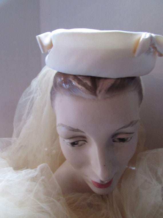 Vintage Wedding Bridal Veil Pill Box Hat 1960 Era… - image 2