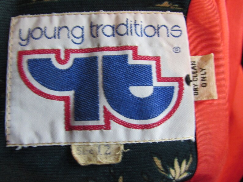 Trench Coat Hunt Theme Young Traditions 1970 Era Galloping Horses Chasing Dogs Riding Hunters Pine Green Brown Orange Vintage Fashions
