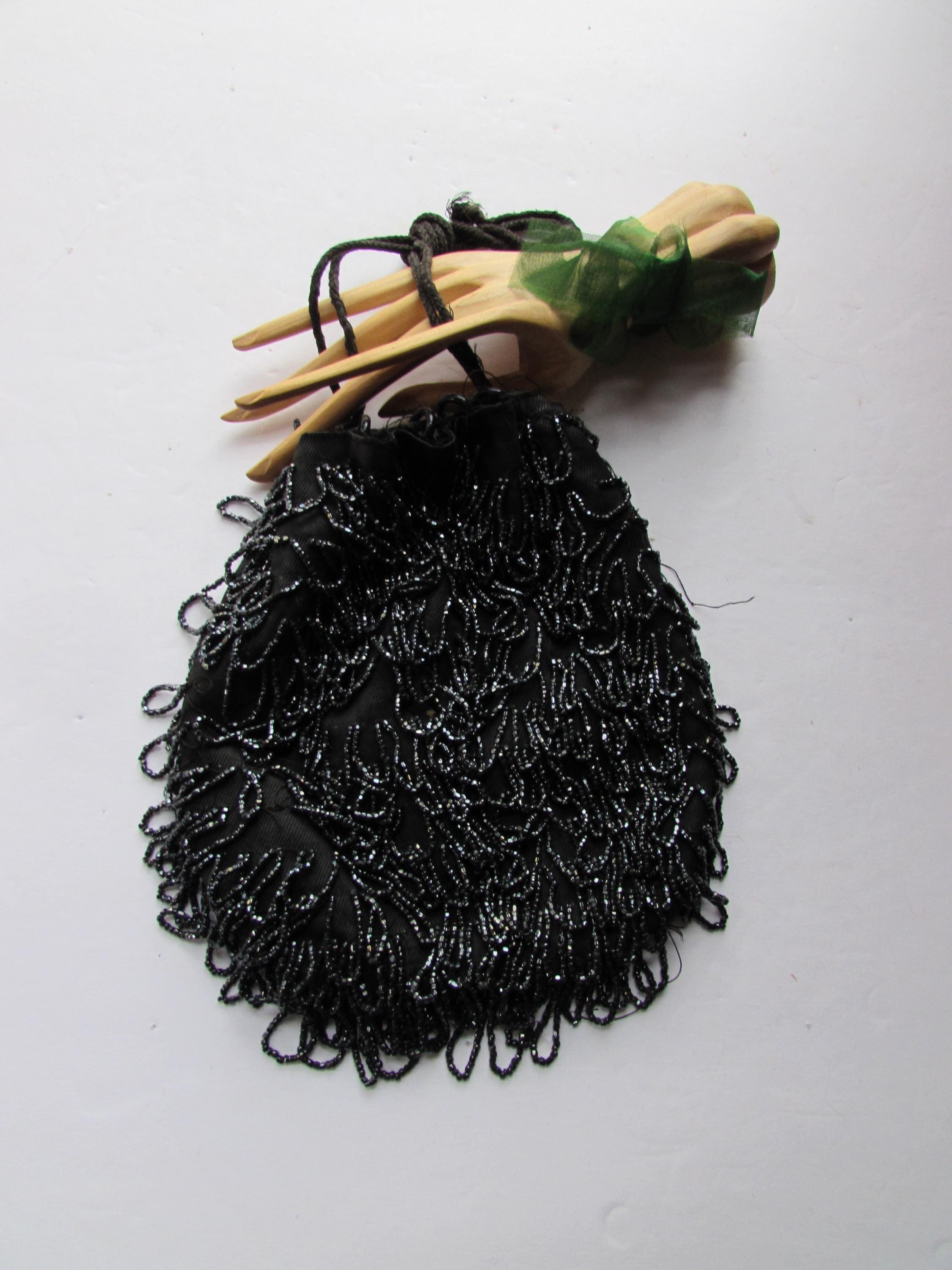 フラッパースタイルのフリンジビーズポーチ ブラックシードビーズ