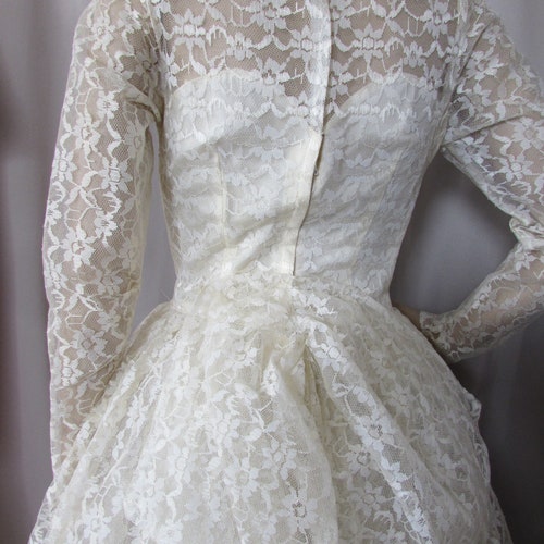1950 Era Wedding shops Gown White Lace Satin Liner Vintage Bridal Gown Voluminous Skirt Tulle Underskirt Lace Sleeves Sweetheart Neckline