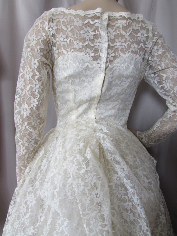 1950 Era Wedding Gown White Lace Satin Liner Vint… - image 4