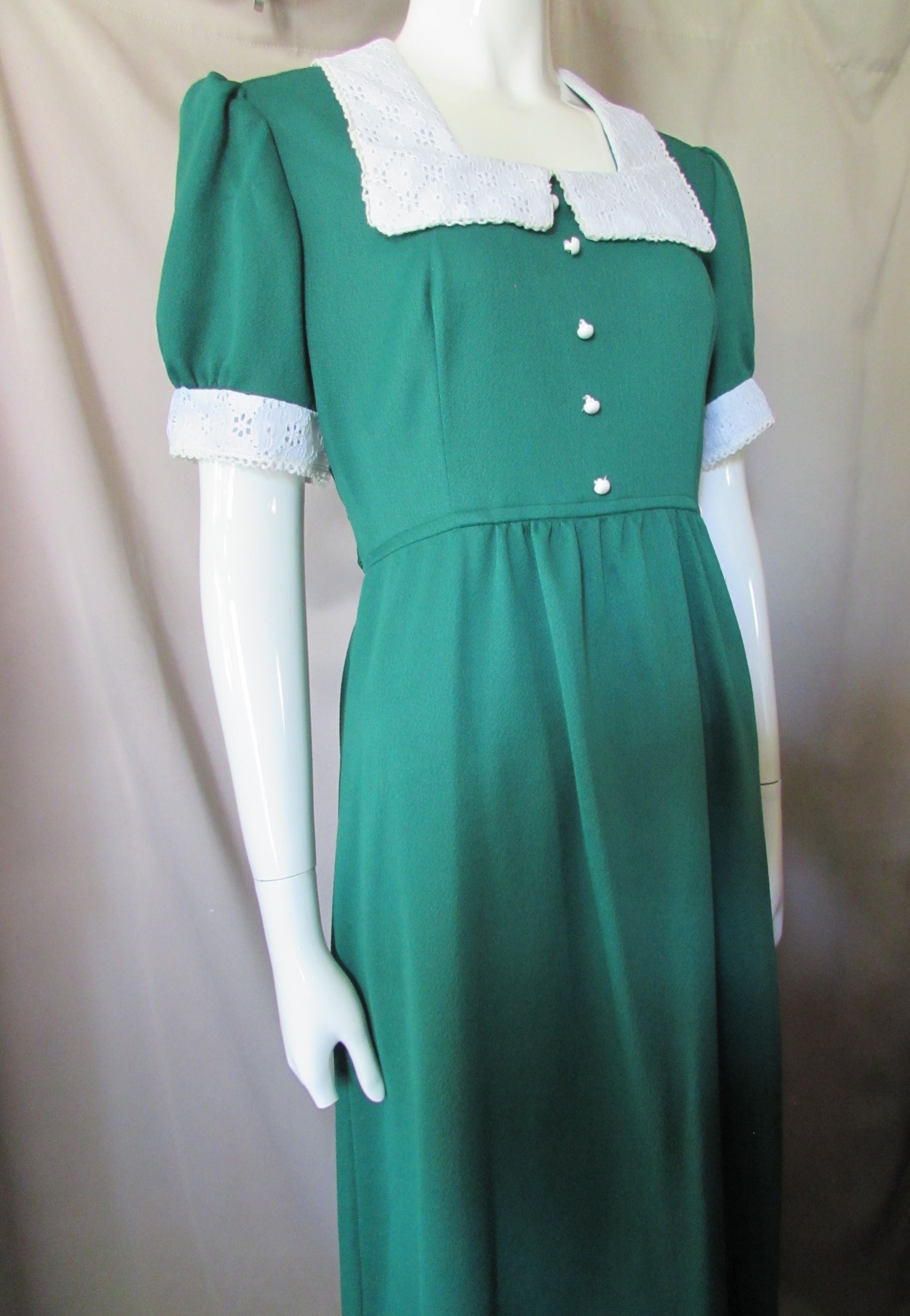 Vintage Maxi Dress 1970 Era Long Dress Emerald Green White Lace Collar Polyester Fabric Short Sleeves