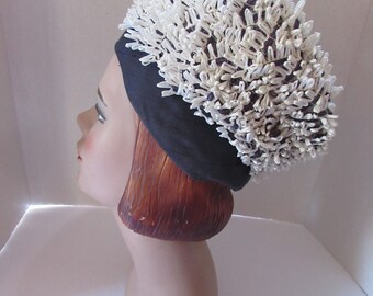 SALE Vintage 1960 Era Bubble Hat White Loops Navy Band Cain Sloan Co Vintage Hat 1960 Era Bubble Style Hat High Crown White  main image 4
