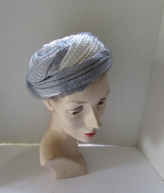 Saks Fifth Avenue VTG hat, Cream color, 2 fabulous flat 6x4\