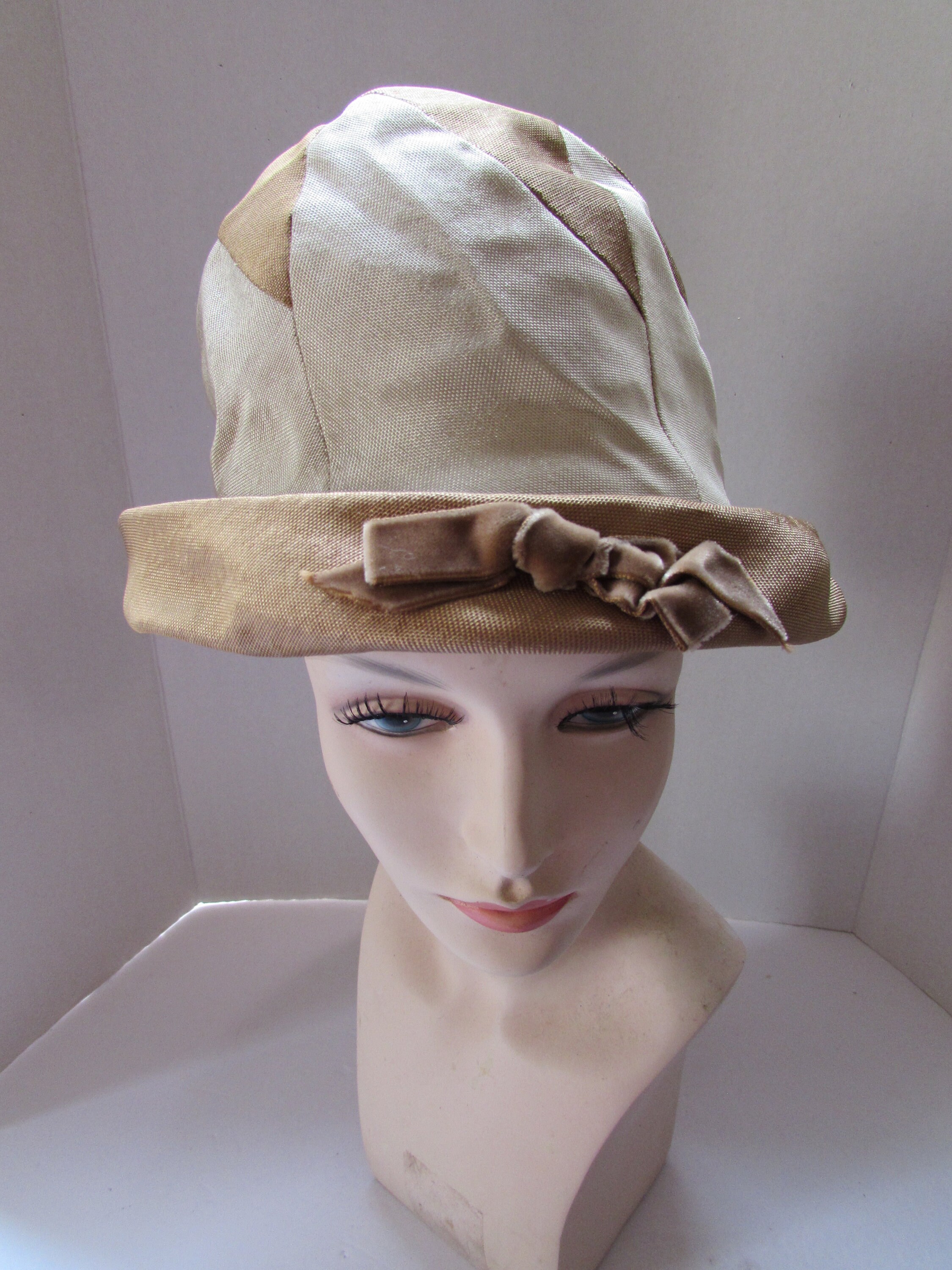 Mr. John Jr. Wool Felt Cloche Hat Bell Art Deco Vintage Cream Pill Tassel 1960s Mr John Jr Hat Indiana Women main image 2