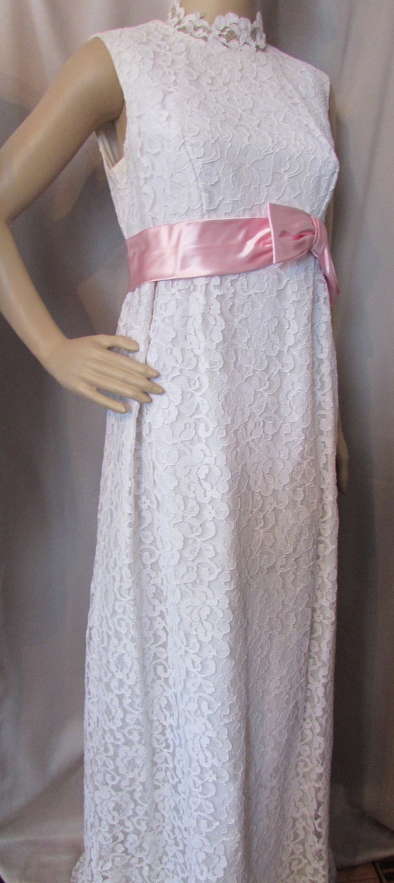 White Vintage Lace Plunging Neck Lace-Up Tiered Prom Dress main image 1