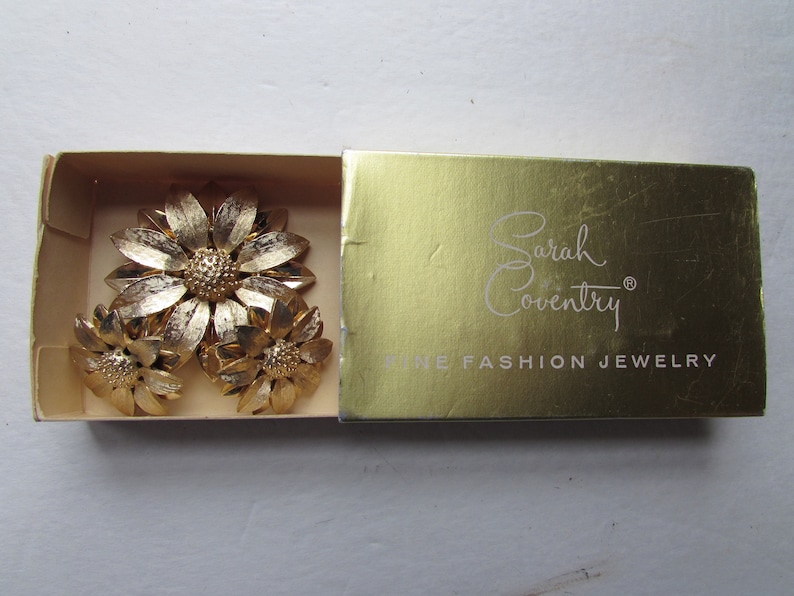 Sarah Coventry Silk Petal Design Gold Tone Polished Finish Satin Finish 1960 Era Vintage Jewelry Jewelry Sets Free Shipping USA
