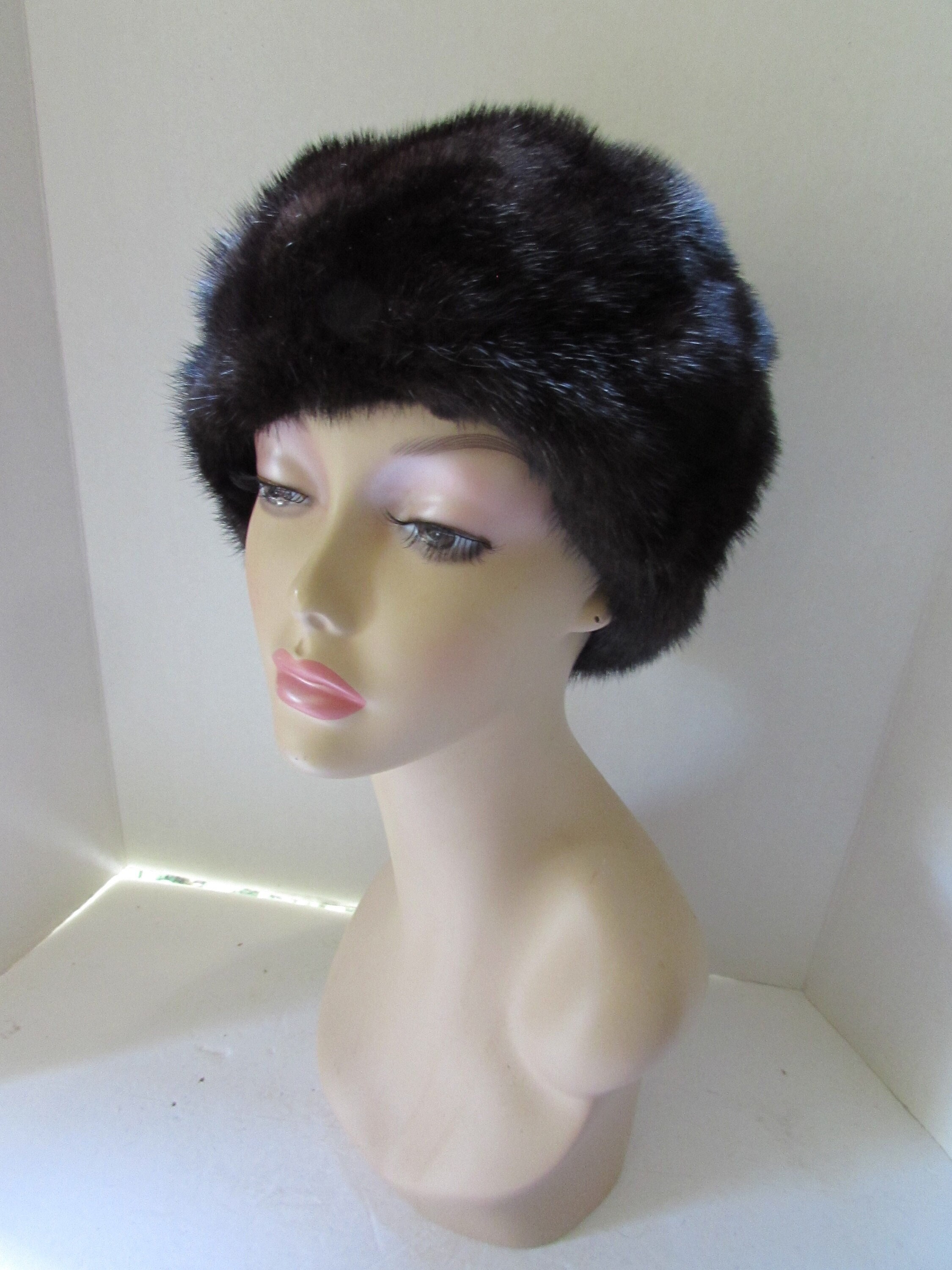 Vincent Bill mink hat 1960s Vincent & Bill Gold Fox Fur Hat - MRS Couture main image 2