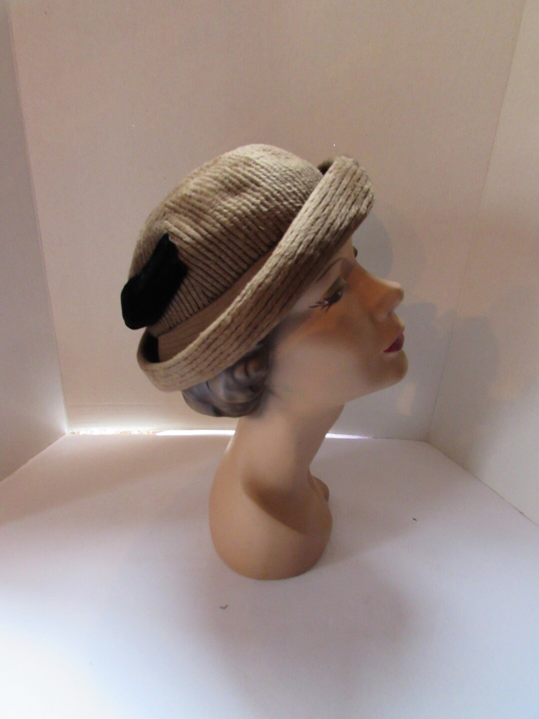 Vintage Sakowitz salon hat Brown Leather Hat with Fox Trim - Sakowitz Furs main image 3