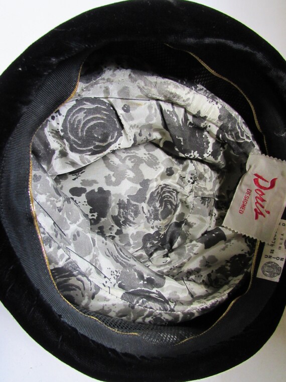 Vintage Hat Black Velvet Black Gros Grain Ribbon Side Ribbon  display picture 1