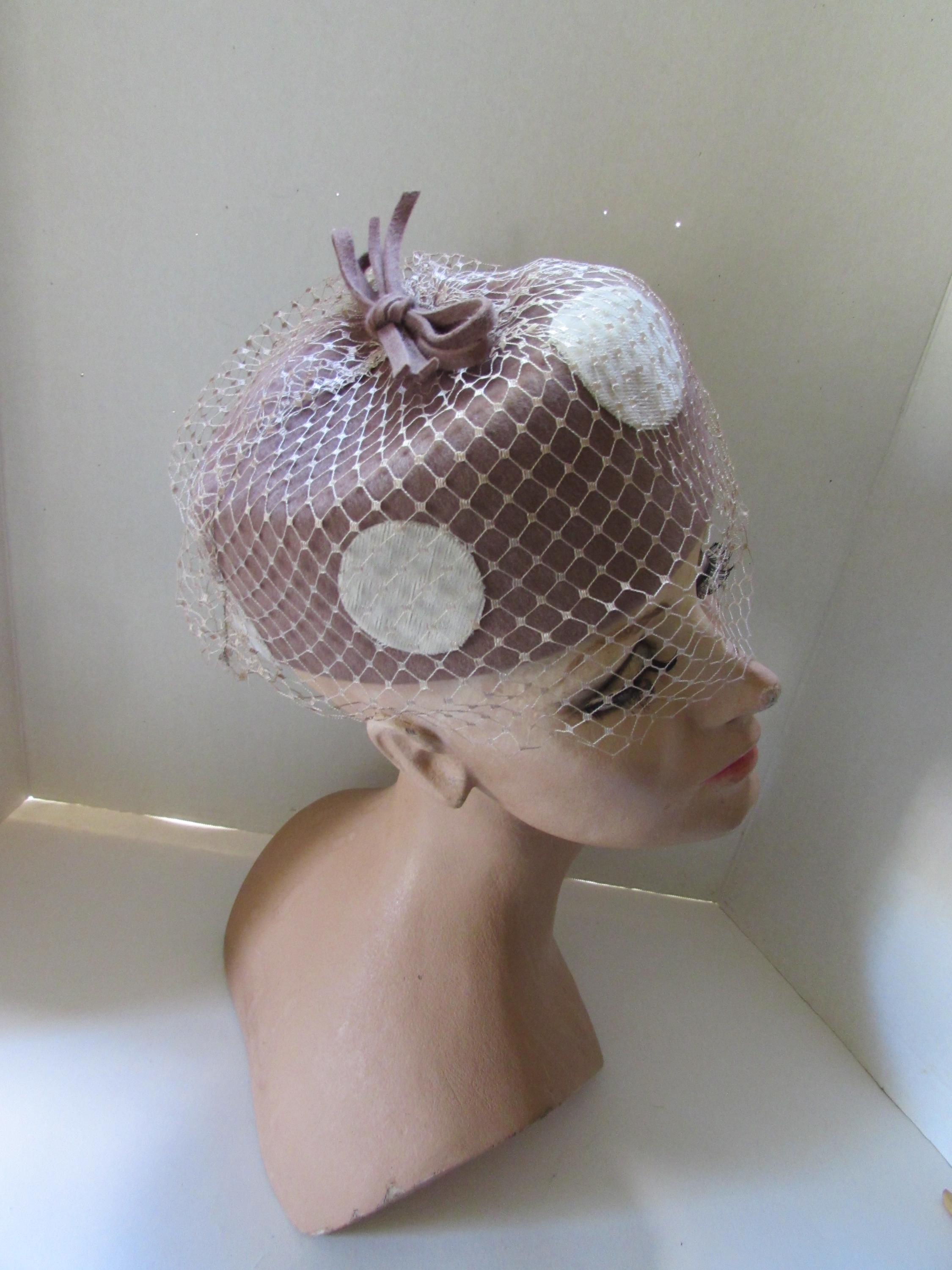 Vintage Hat Pill Box Neutral Taupe Cream Circles Nose Length  display picture 2
