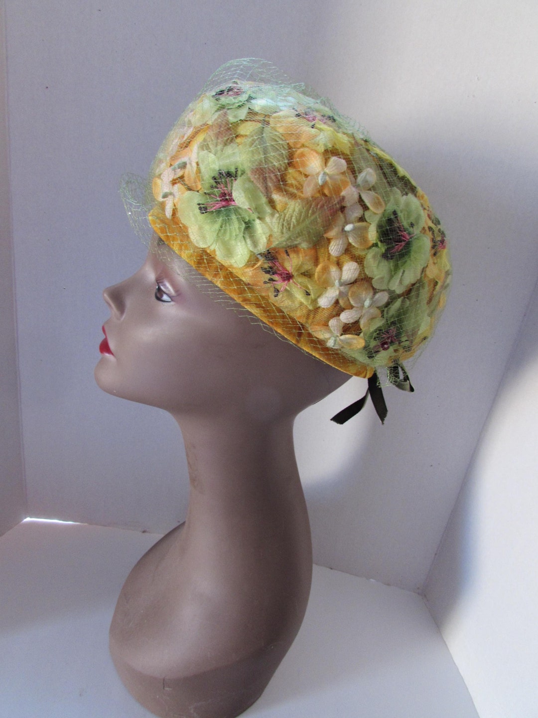 1960 Era Bubble Hat Vintage Hat Yellow Flowers Ken Blair  display picture 1