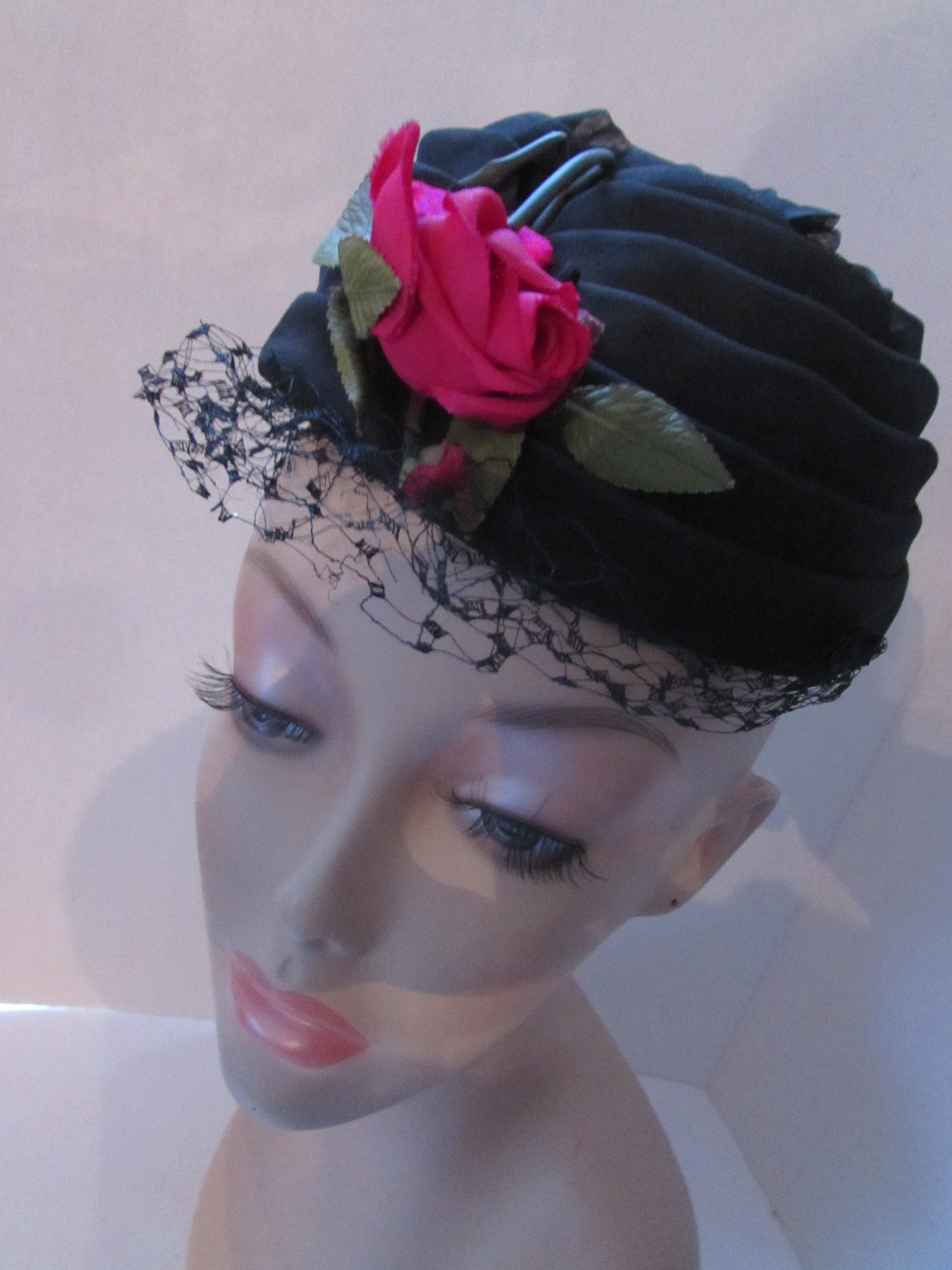 Chapeaux Louise Feather pastel colored 1940s designer vintage hat Louise Original Chapeaux Straw Hat | Sophisticated Summer Look main image 3