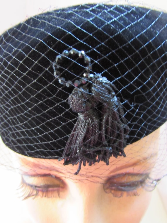 Mid Century Hat Black Velvet Toque Two Tassel Decoration  display picture 2