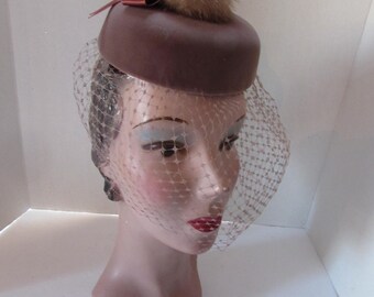 Jaunty Hat Little Topper Mid Century Design Brown Velvet Hat  display picture 1
