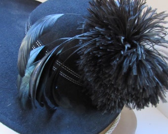 Black Felt Hat Wide Brim Upturned Brim Ostrich Feather Coq  display picture 2