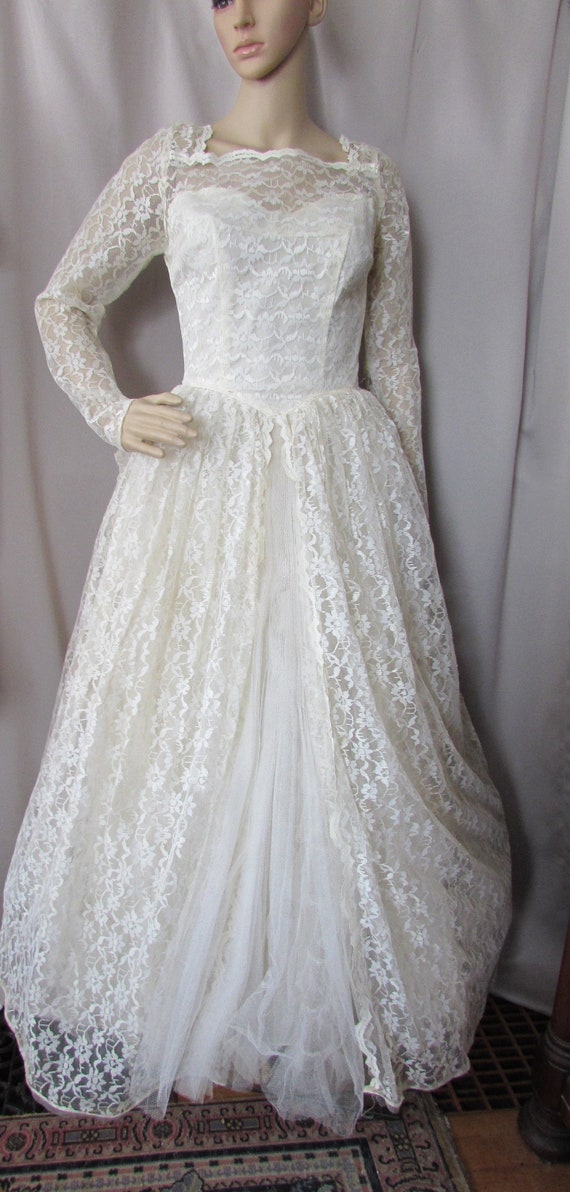 1950 Era Wedding Gown White Lace Satin Liner Vint… - image 1