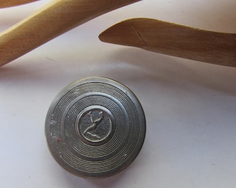 Richard Hudnut Marvelous Kneeling Lady Rouge Compact Silver Tone