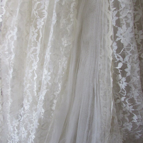 1950 Era Wedding shops Gown White Lace Satin Liner Vintage Bridal Gown Voluminous Skirt Tulle Underskirt Lace Sleeves Sweetheart Neckline