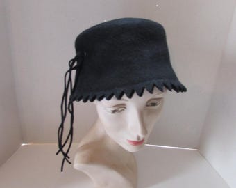 Vintage Cloche Hat Black Wool Felt Scallop Edge Fair Fields Felts 1940 Era