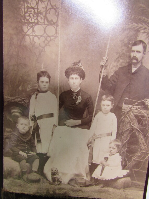 Late 1800s Illinois cabinet card photo of father and three children Late 1800s Illinois cabinet card photo of father and three children
