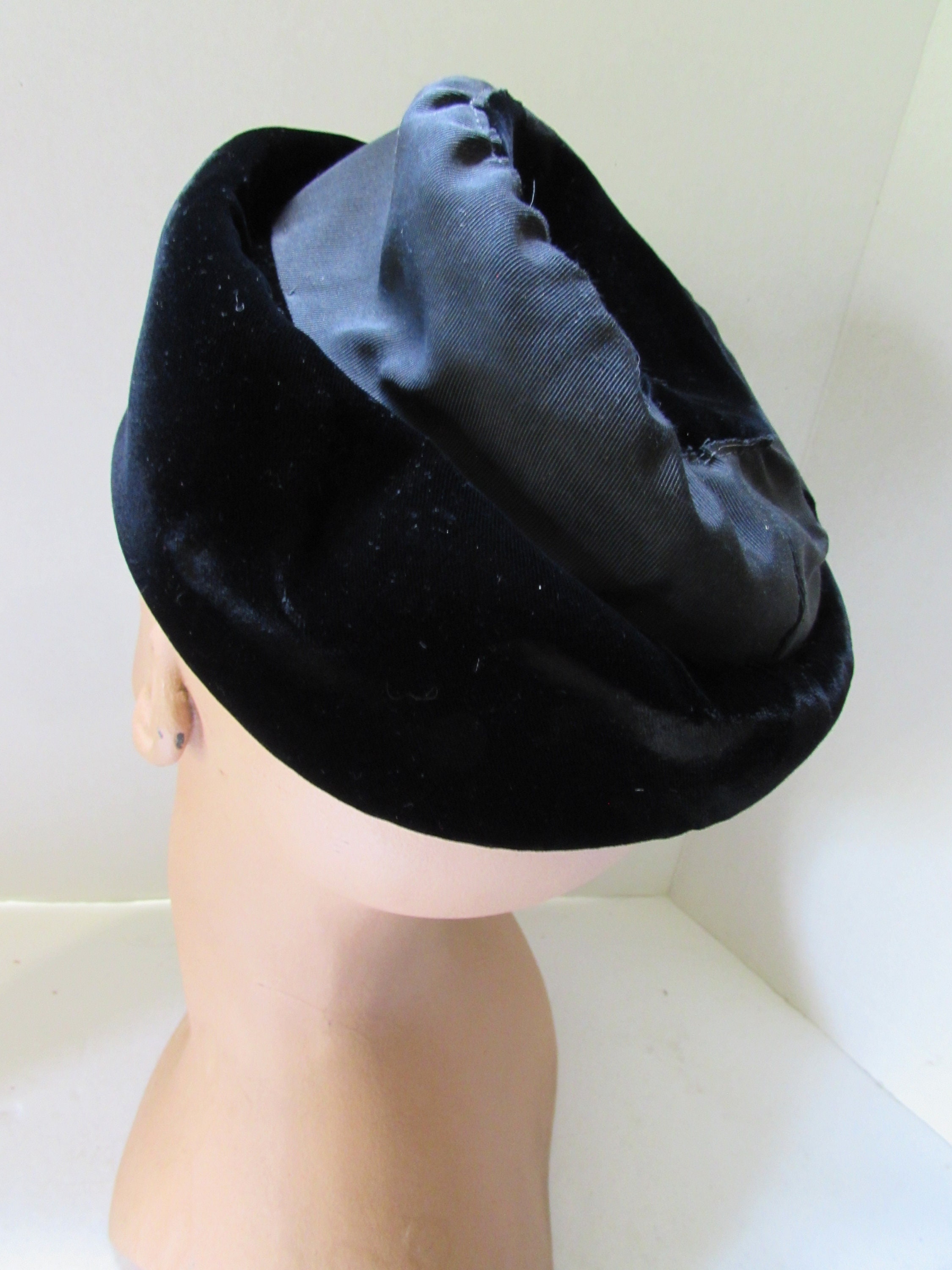 GENE DORIS vintage black velvet Bowler hat with a cross grain ribbon. Early 40s Leslie James pixie hat #outwestmarket main image 2