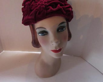 Mid Century Hat Trebor Original Cranberry Velvet Pleated  display picture 3