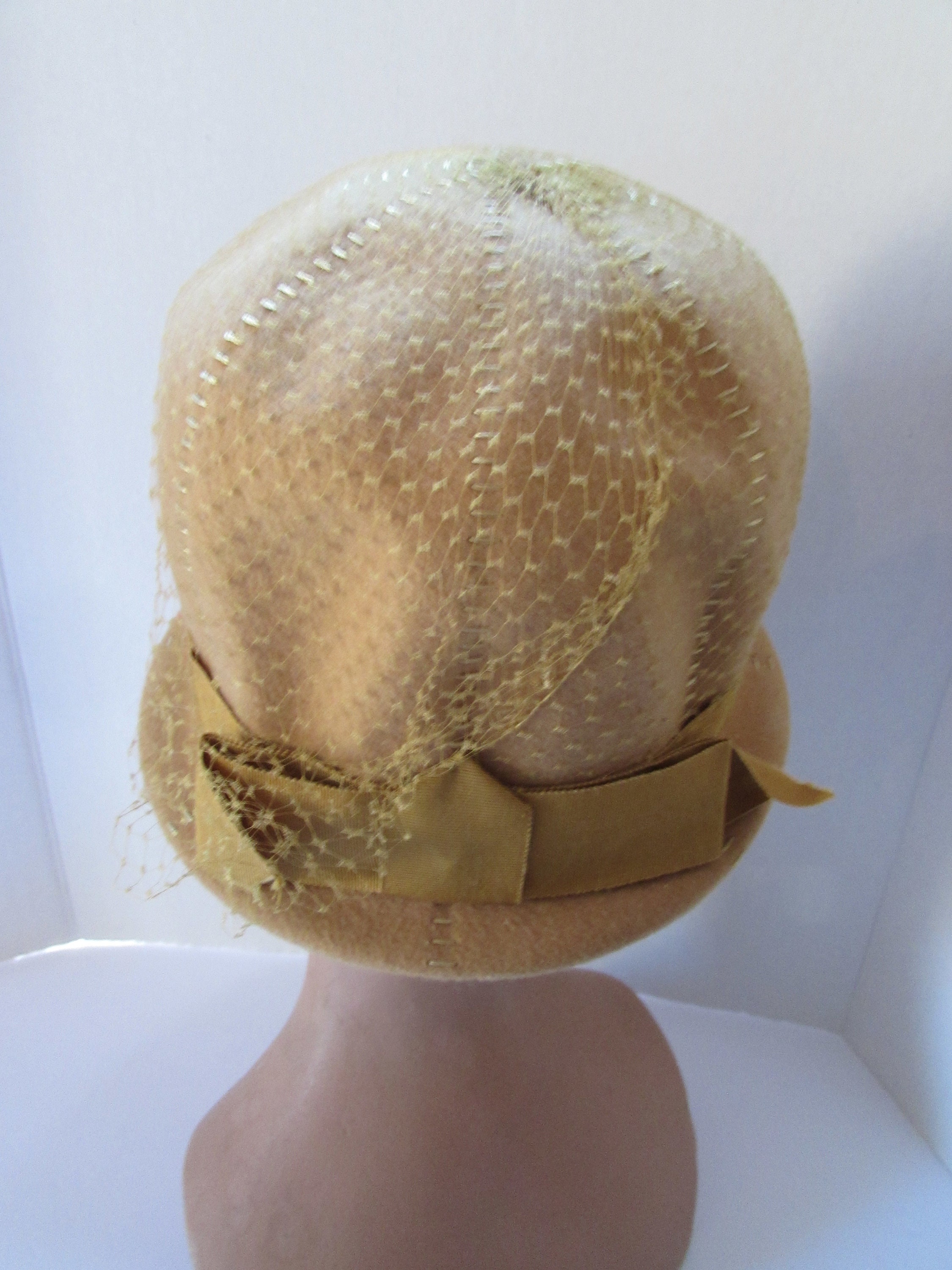 Vintage 1950s mustard color Ritz New York medium felt hat ? Wild West Charlie 1 Horse Burnt Yellow Hat | Burnt Hat  main image 4
