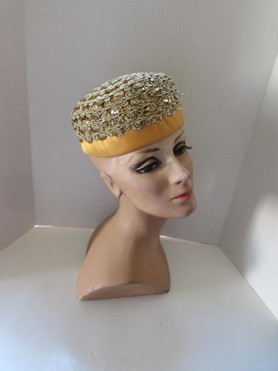 Vintage Hat Toque Style Gold Gimp Gold Sequins Marigold  display picture 2