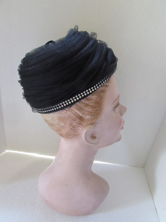Vintage Marshall Field & Company Black‎ Velvet Church Hat 1940s Marshall Fields Black Silk Velvet Rhinestone Avant  main image 4