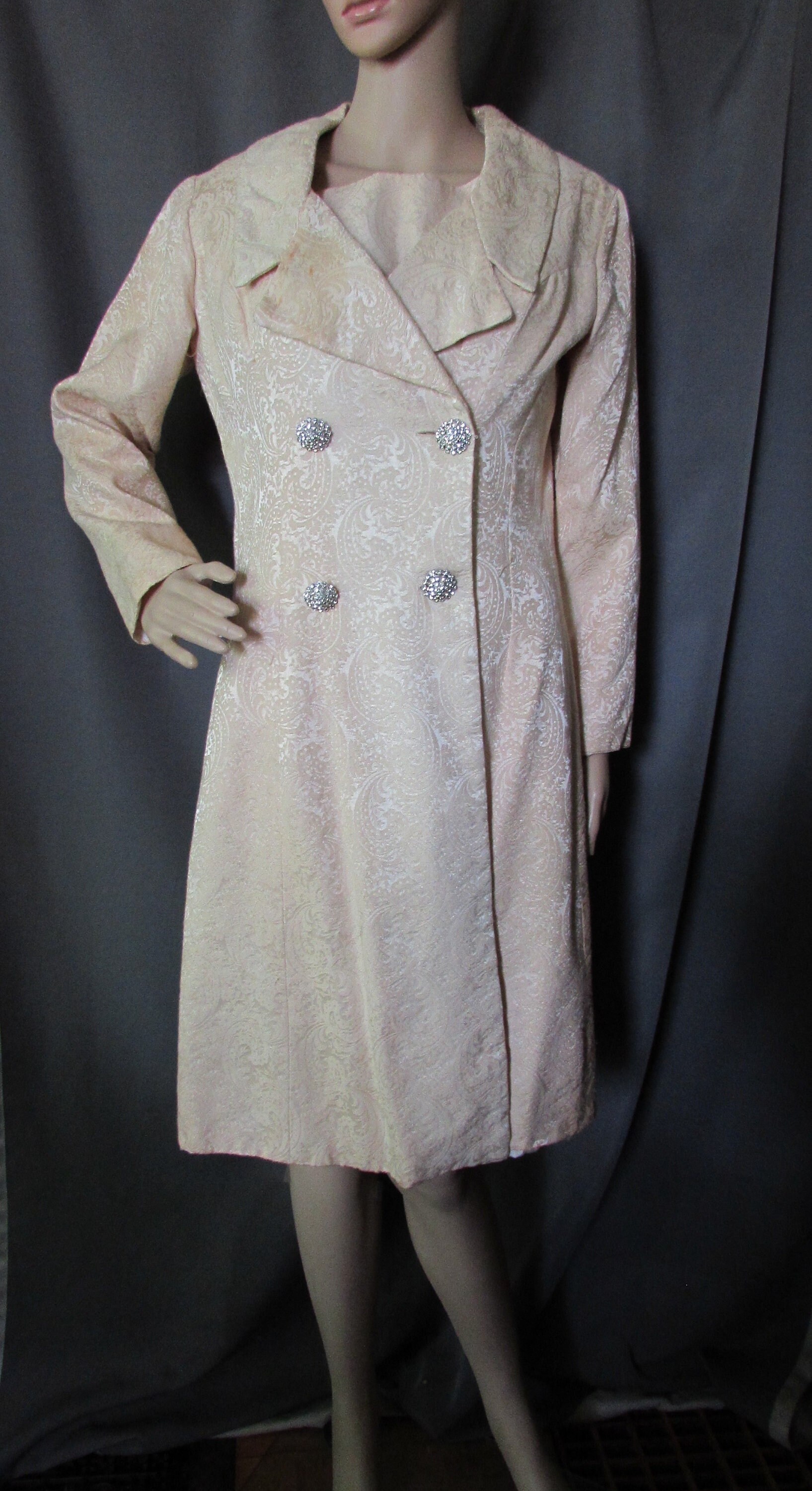 1960 Era Coat Sheath Set Butter Yellow Brocade Jackie O Style Sleeveless Sheath Long Sleeve Coat Rhinestone Buttons Vintage Fashions