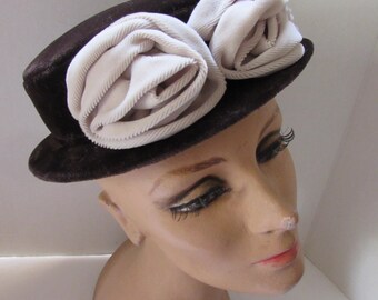 SALE Vintage Hat Mid Century Style Millinery Felt Velvet  display picture 1