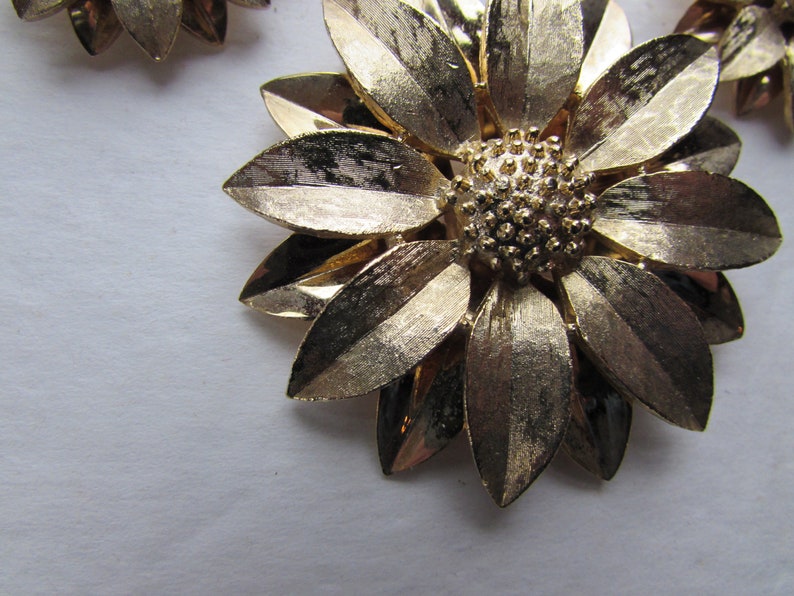 Sarah Coventry Silk Petal Design Gold Tone Polished Finish Satin Finish 1960 Era Vintage Jewelry Jewelry Sets Free Shipping USA
