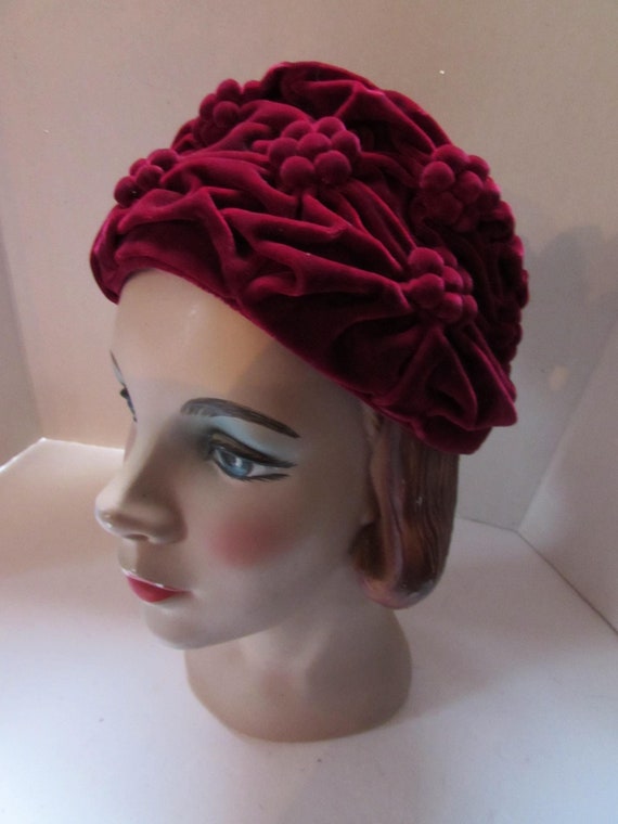 Mid Century Hat Trebor Original Cranberry Velvet Pleated  display picture 2