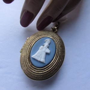 Avon Calling Honor Award Presidents Campaign 1966 Date Blue White Cameo Perfume Holder Unforgettable Perfume Mrs. Albee Locket Necklace