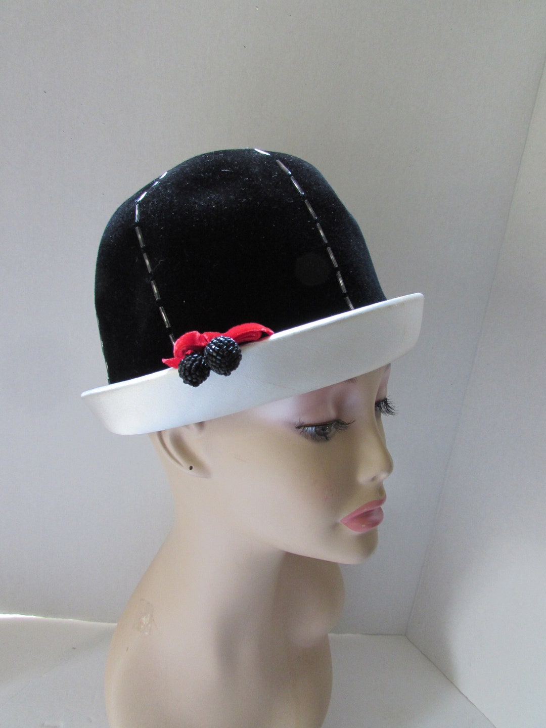 ?VINTAGE VELVET CLOCHE HAT by Marche | Adornment & Feather with Marche Hat Box Vintage Velvet Bucket Hat, Cloche Hat, Vintage Hat, 1950s  main image 4