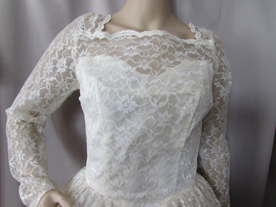 1950 Era Wedding Gown White Lace Satin Liner Vint… - image 3
