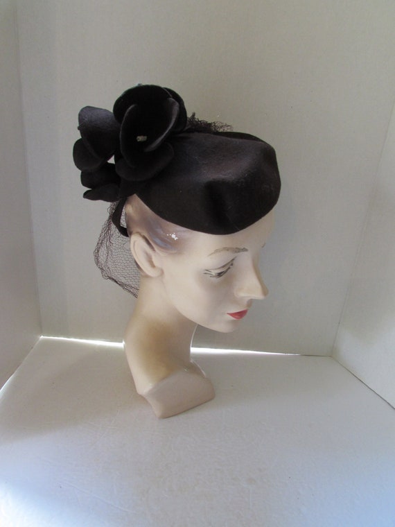 Vintage Hat 1940 Style Brown Felt Felt Flower Clu… - image 5
