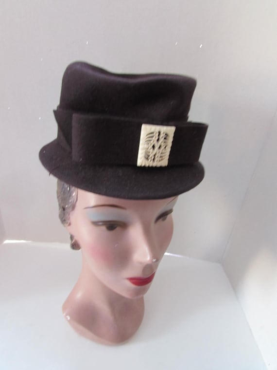1940s Brown Felt Tilt Hat with Celluloid Filigree Pin by Janet