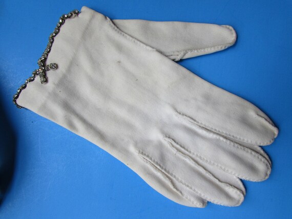 Vintage Ladies Gloves Evening Gloves White Lady G… - image 2