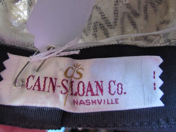 SALE Vintage 1960 Era Bubble Hat White Loops Navy Band Cain Sloan Co Vintage Hat 1960 Era Bubble Style Hat High Crown White  main image 4
