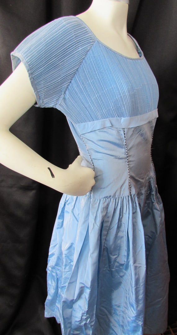LAST CALL! Vintage Prom or Cocktail Dress in Icy … - image 4