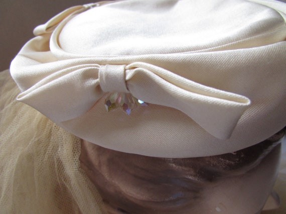 Vintage Wedding Bridal Veil Pill Box Hat 1960 Era… - image 5