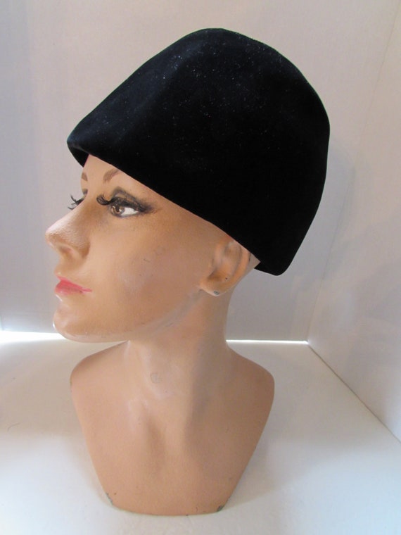 Mid Century Hat Black Velvet Toque Style Cloche S… - image 2