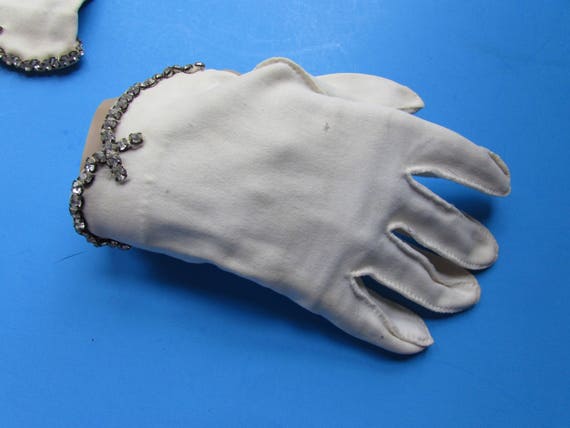 Vintage Ladies Gloves Evening Gloves White Lady G… - image 5